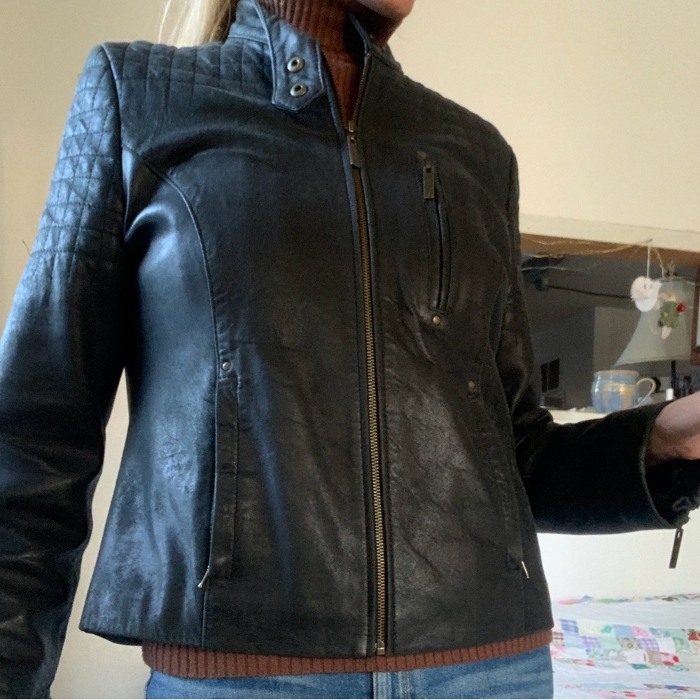 Pretty SUPER SUPPLE Black Leather Jacket🖤Lovely stitching🖤lotsa pockets & zips